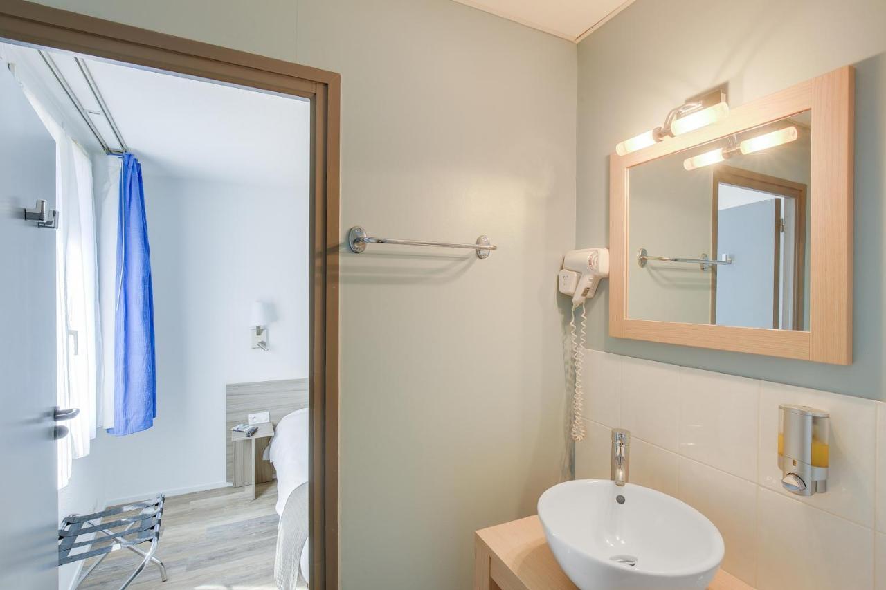 Contact Hotel Du Champ De Mars De Σαιν-Μπριέκ Εξωτερικό φωτογραφία