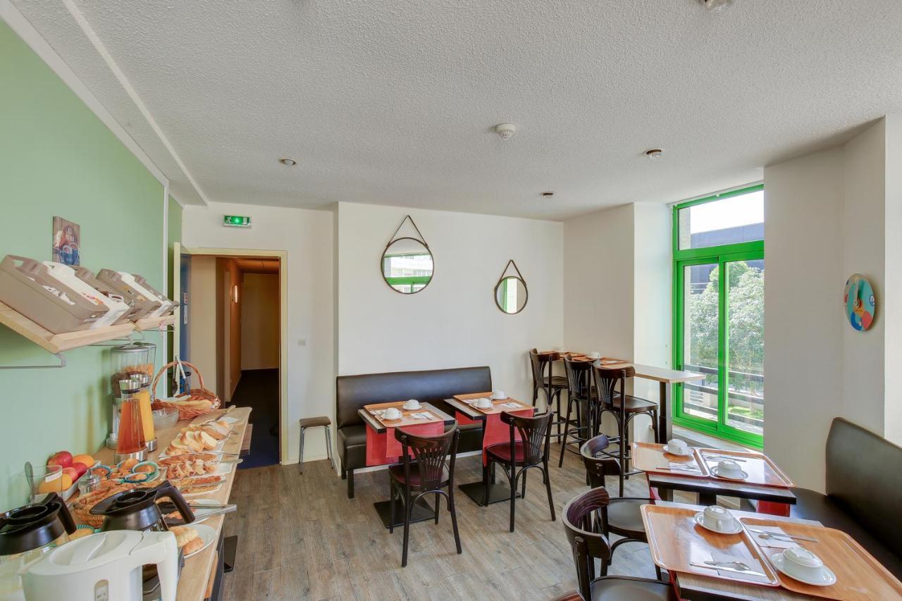 Contact Hotel Du Champ De Mars De Σαιν-Μπριέκ Εξωτερικό φωτογραφία