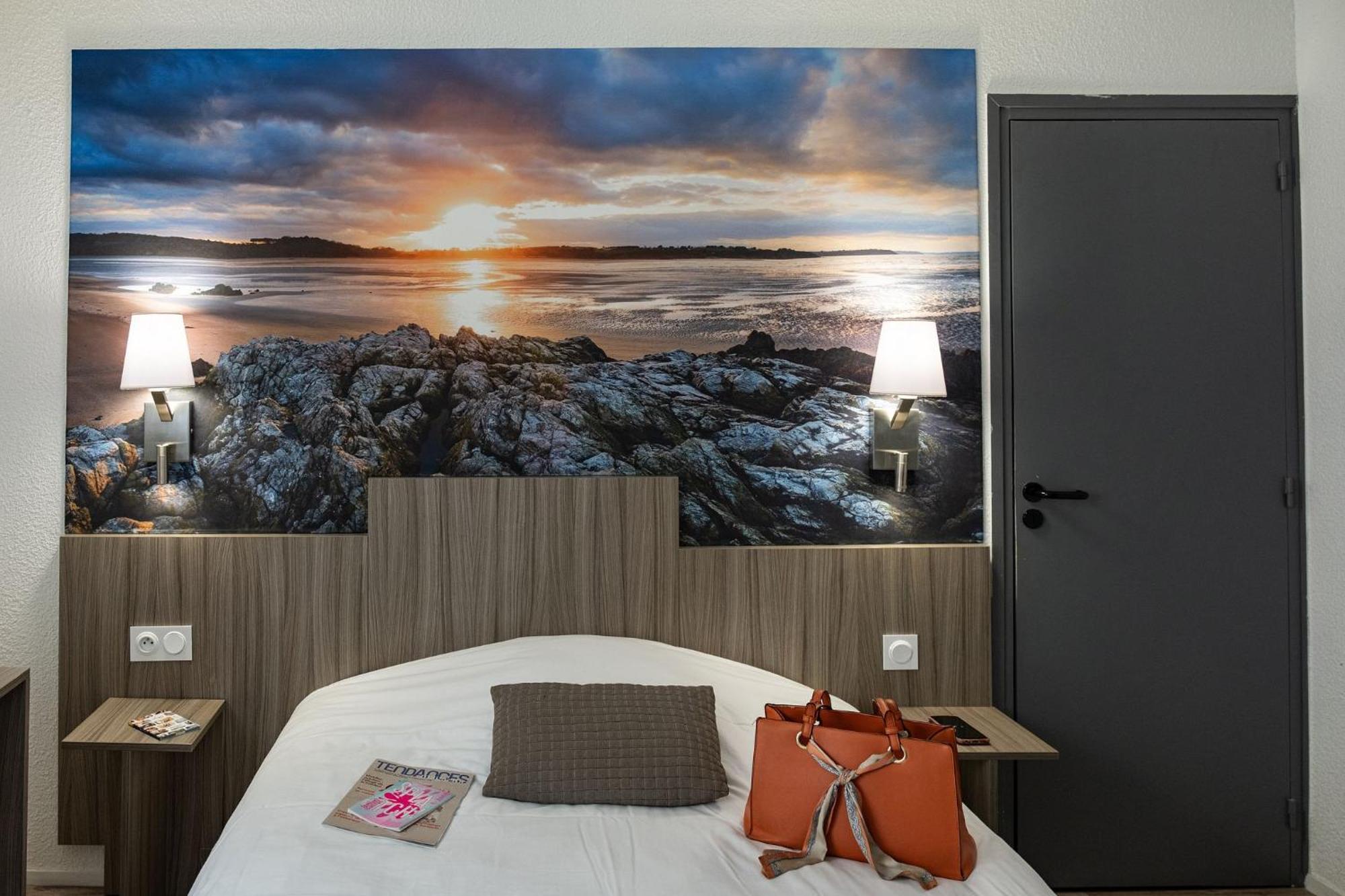 Contact Hotel Du Champ De Mars De Σαιν-Μπριέκ Εξωτερικό φωτογραφία