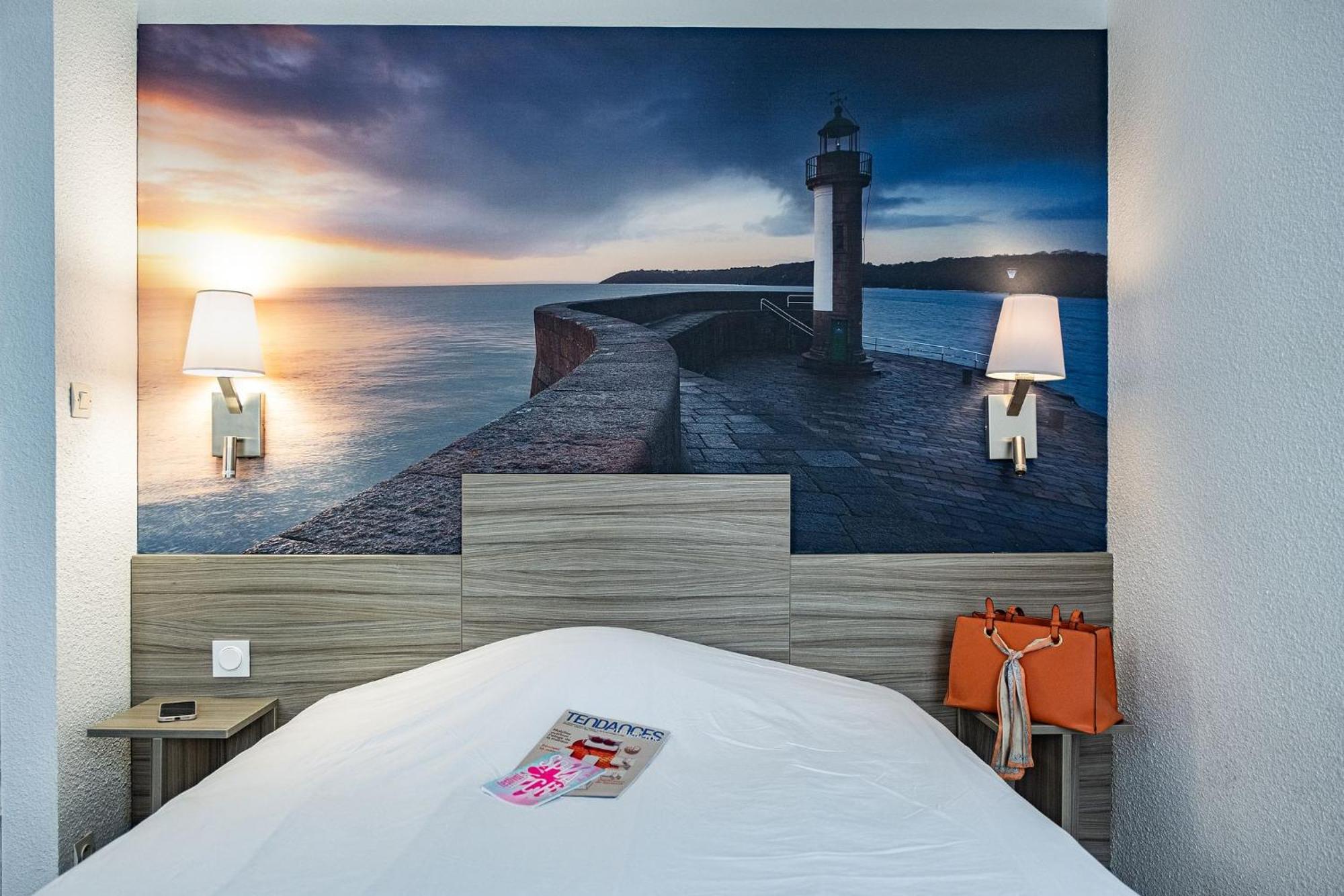 Contact Hotel Du Champ De Mars De Σαιν-Μπριέκ Εξωτερικό φωτογραφία