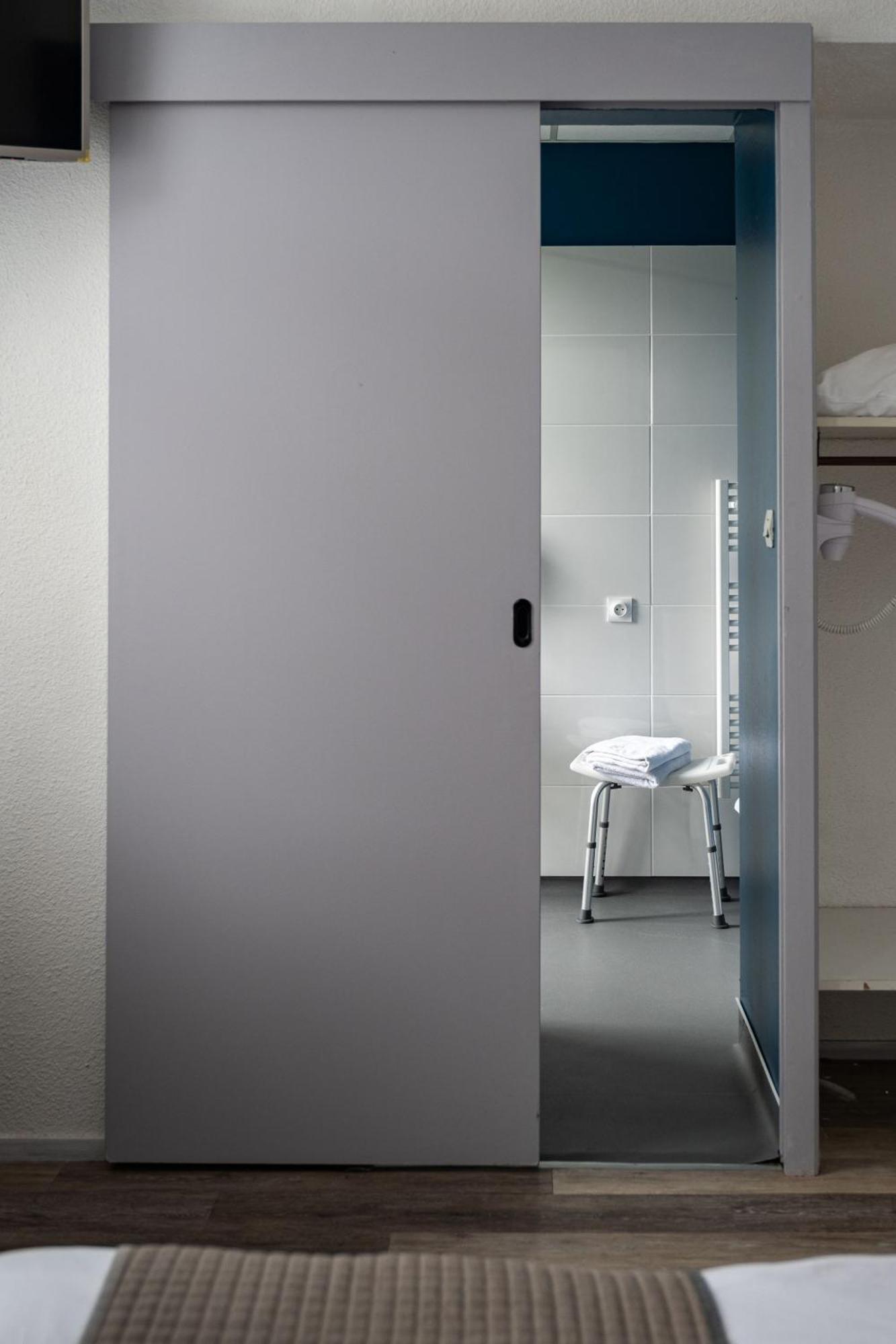 Contact Hotel Du Champ De Mars De Σαιν-Μπριέκ Εξωτερικό φωτογραφία