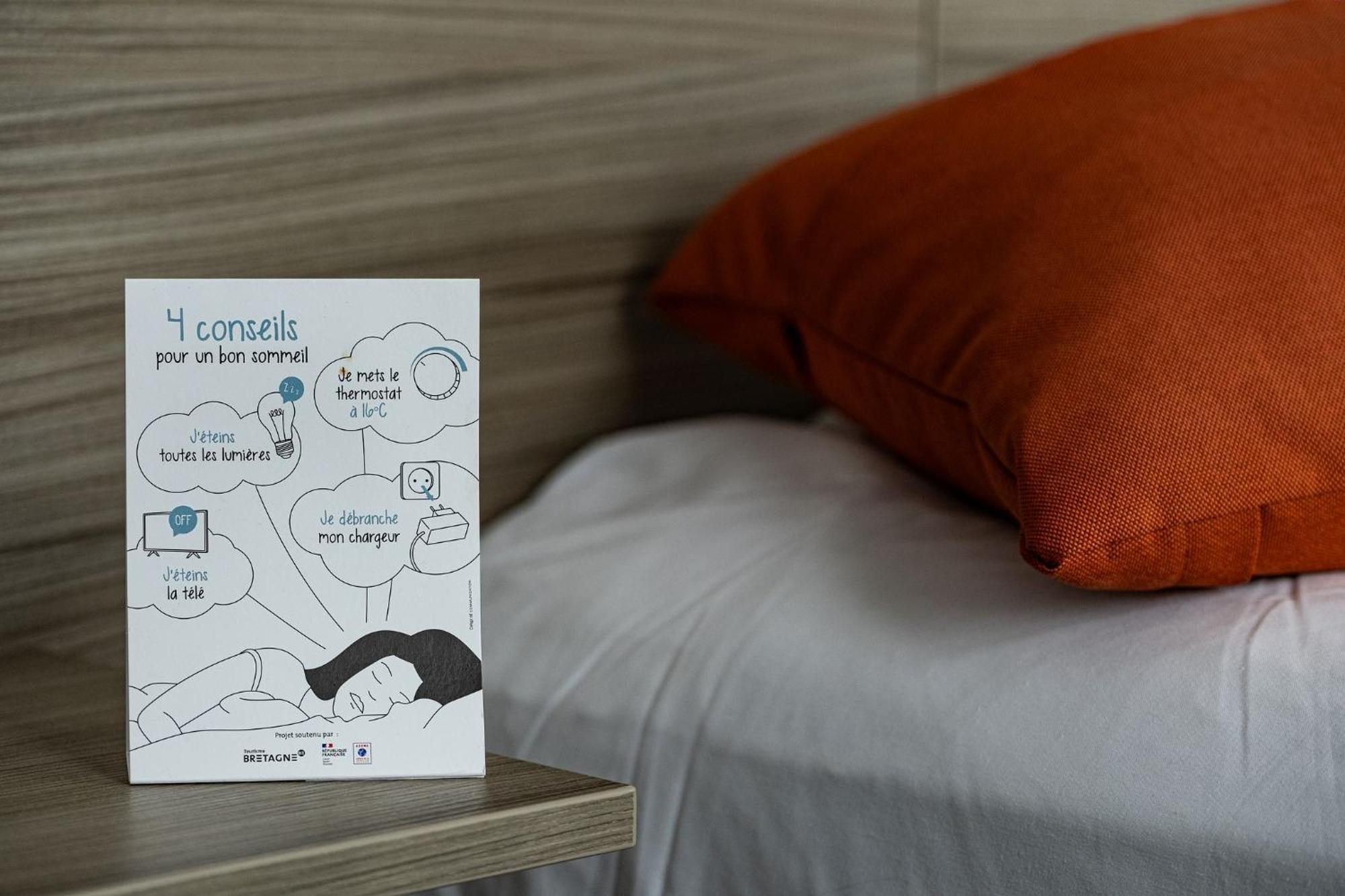 Contact Hotel Du Champ De Mars De Σαιν-Μπριέκ Εξωτερικό φωτογραφία
