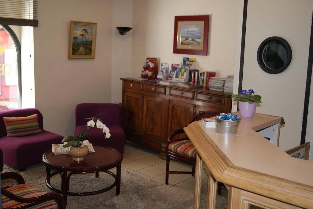 Contact Hotel Du Champ De Mars De Σαιν-Μπριέκ Εξωτερικό φωτογραφία